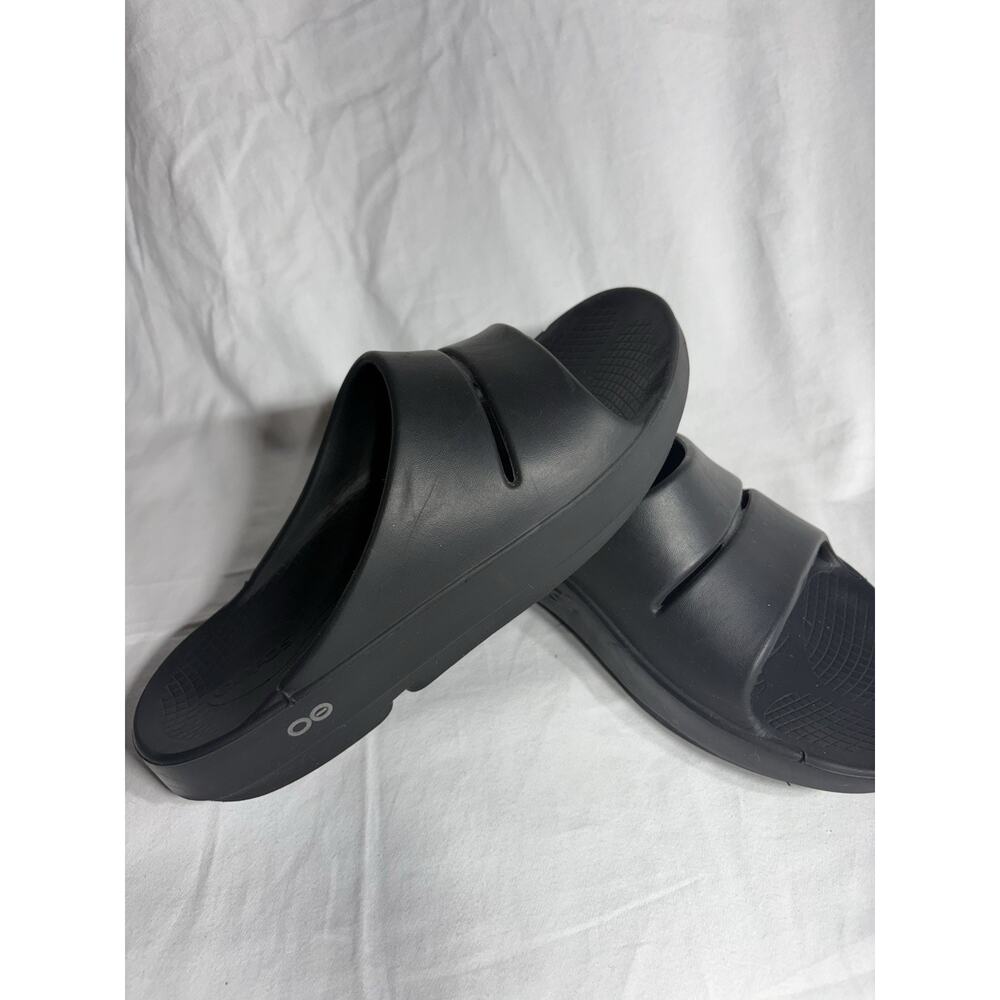 OOFOs Black Unisex Slide Sandals Size M8/W10